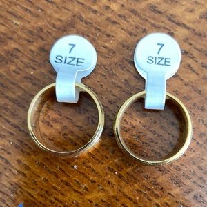 Gold tone band rings. Not real gold! Very pretty causal rings. Size 7